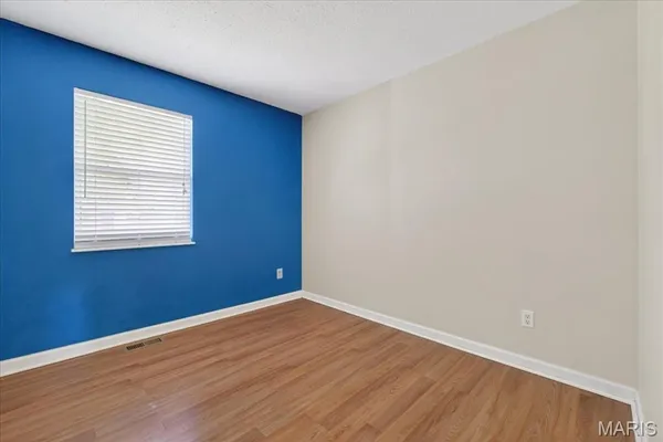 $325,000 | 4 Glenview Drive, St. Charles, MO 63304