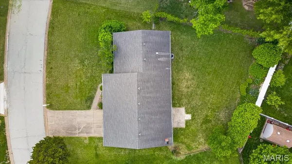 $325,000 | 4 Glenview Drive, St. Charles, MO 63304