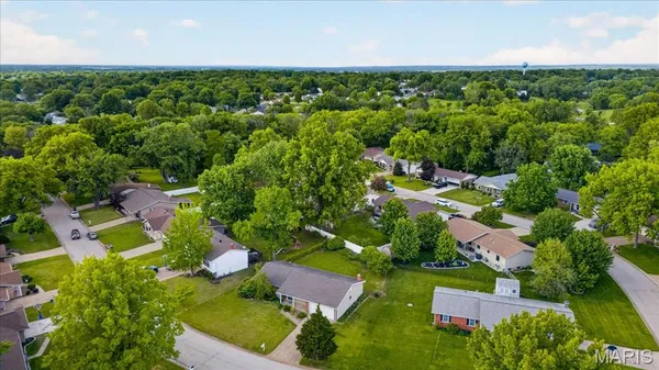 $325,000 | 4 Glenview Drive, St. Charles, MO 63304