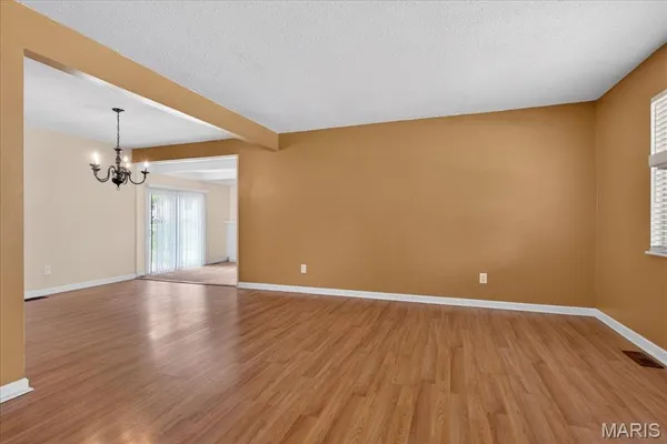 $325,000 | 4 Glenview Drive, St. Charles, MO 63304