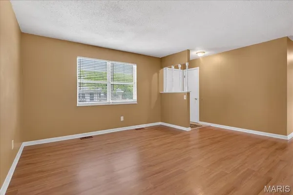 $325,000 | 4 Glenview Drive, St. Charles, MO 63304