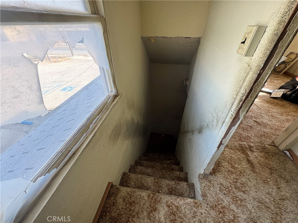 355 California Street Maricopa, CA 93252 - Photo 11 of 15 Down the stairs