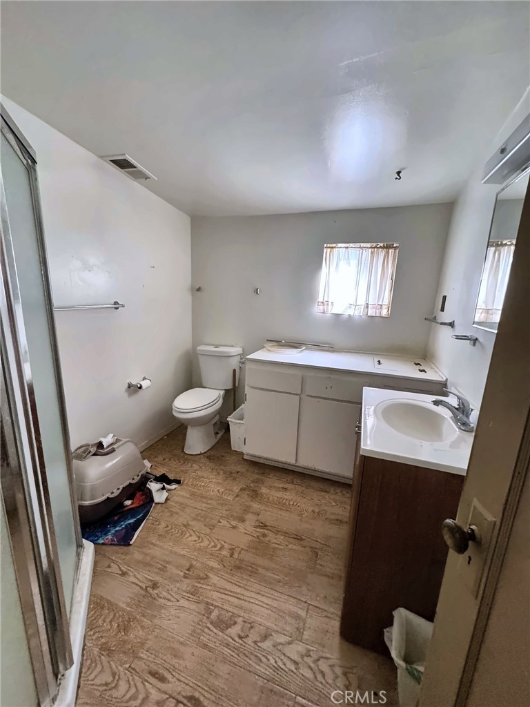 355 California Street Maricopa, CA 93252 - Photo 13 of 15 Bathroom