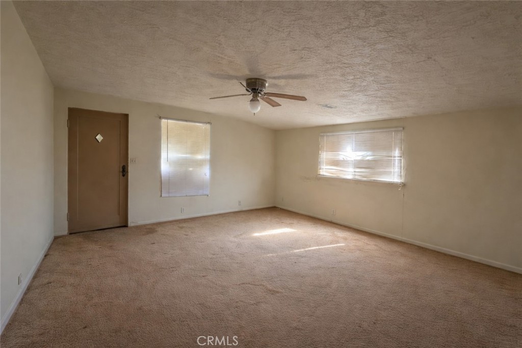 355 California Street Maricopa, CA 93252 - Photo 3 of 15 Living Room