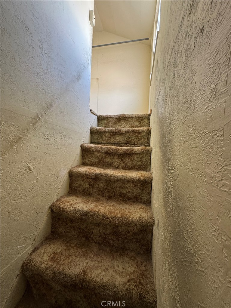 355 California Street Maricopa, CA 93252 - Photo 7 of 15 Stairs up