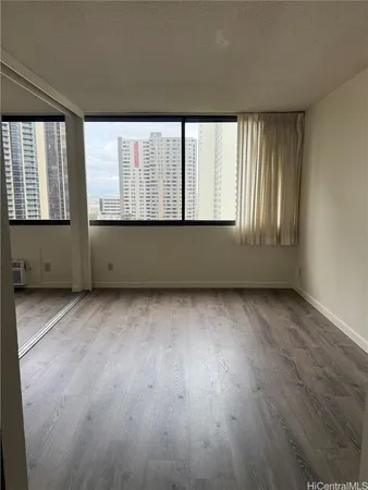 $1,600 | 55 South Kukui Street, Unit D1613, Honolulu, HI 96817