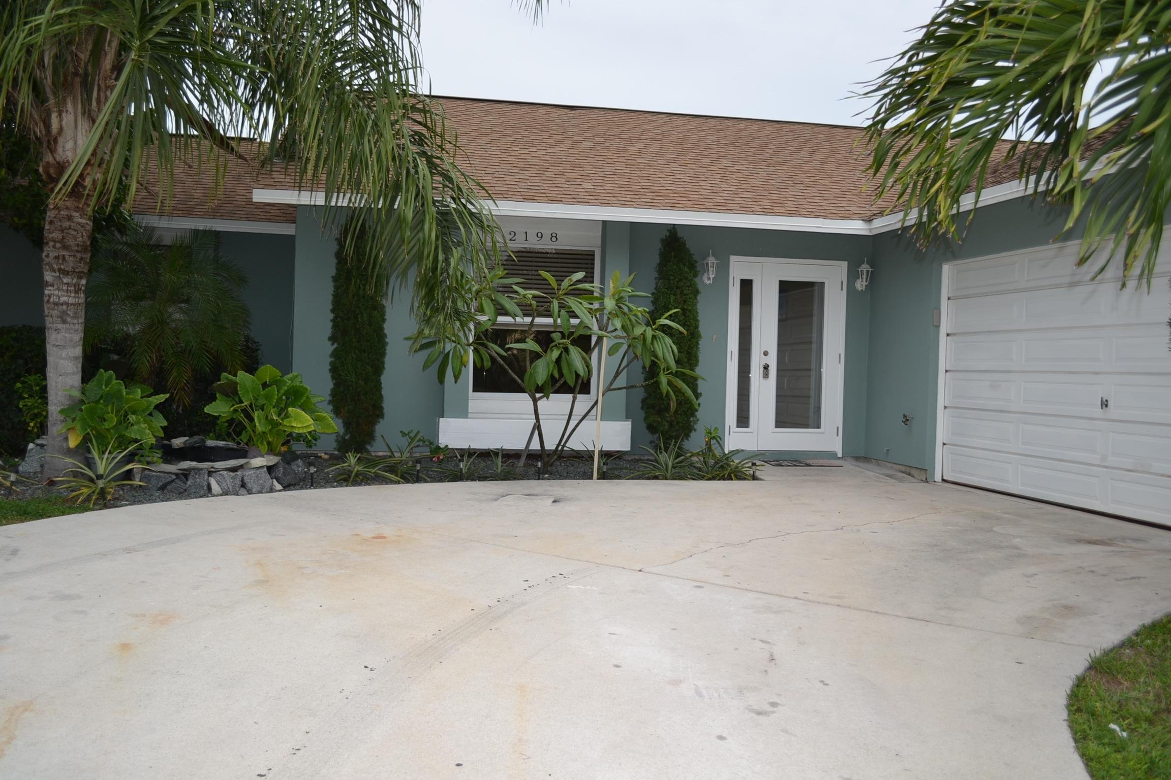 2198 Southeast Dolphin Road Port St. Lucie, FL 34952 - Photo 34 of 35 085