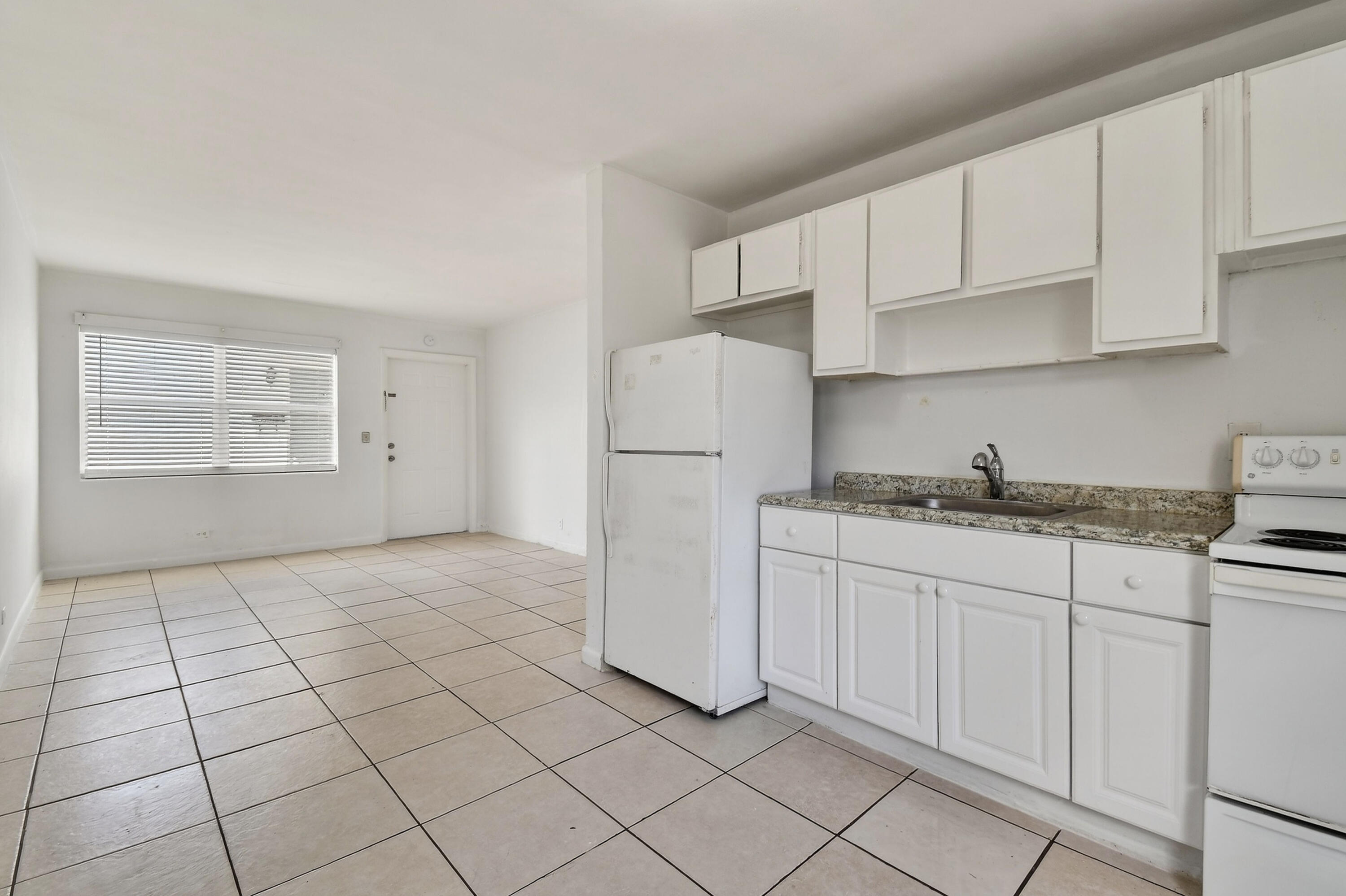 1172 West 34th Street, Unit 1 Riviera Beach, FL 33404 - Photo 6 of 17 1172W34thSt#2(11)