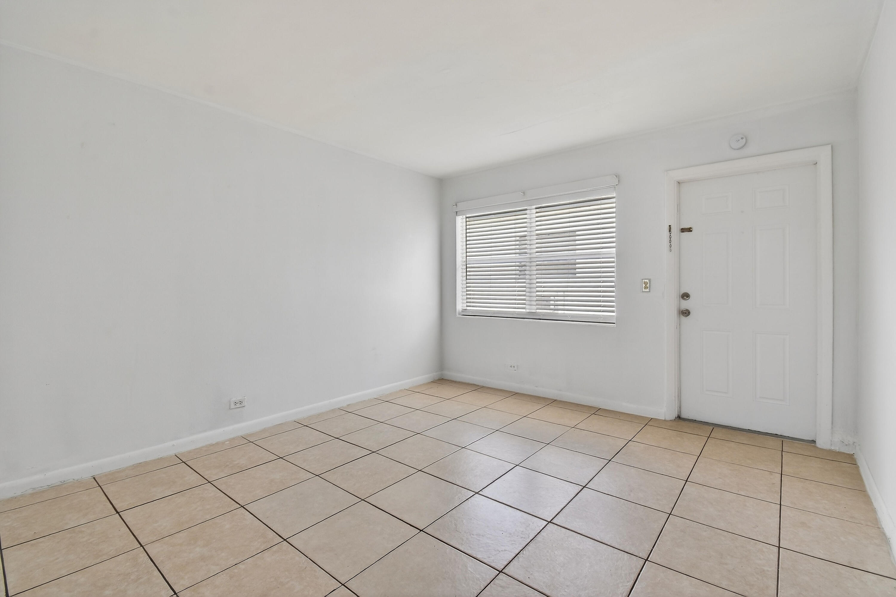 1172 West 34th Street, Unit 1 Riviera Beach, FL 33404 - Photo 8 of 17 1172W34thSt#2(14)