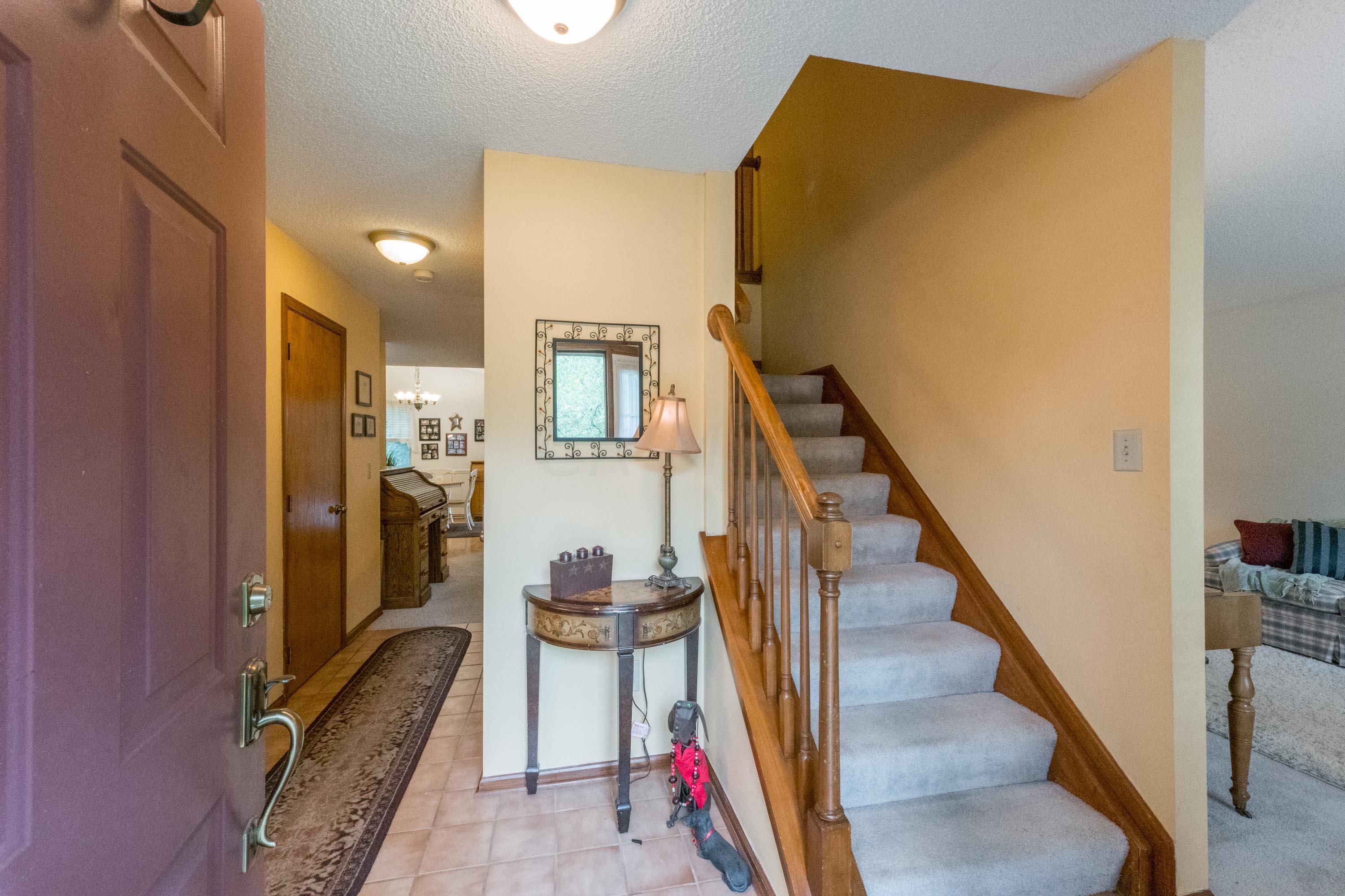 664 Ridenour Road Columbus, OH 43230 - Photo 9 of 77 006P1703903