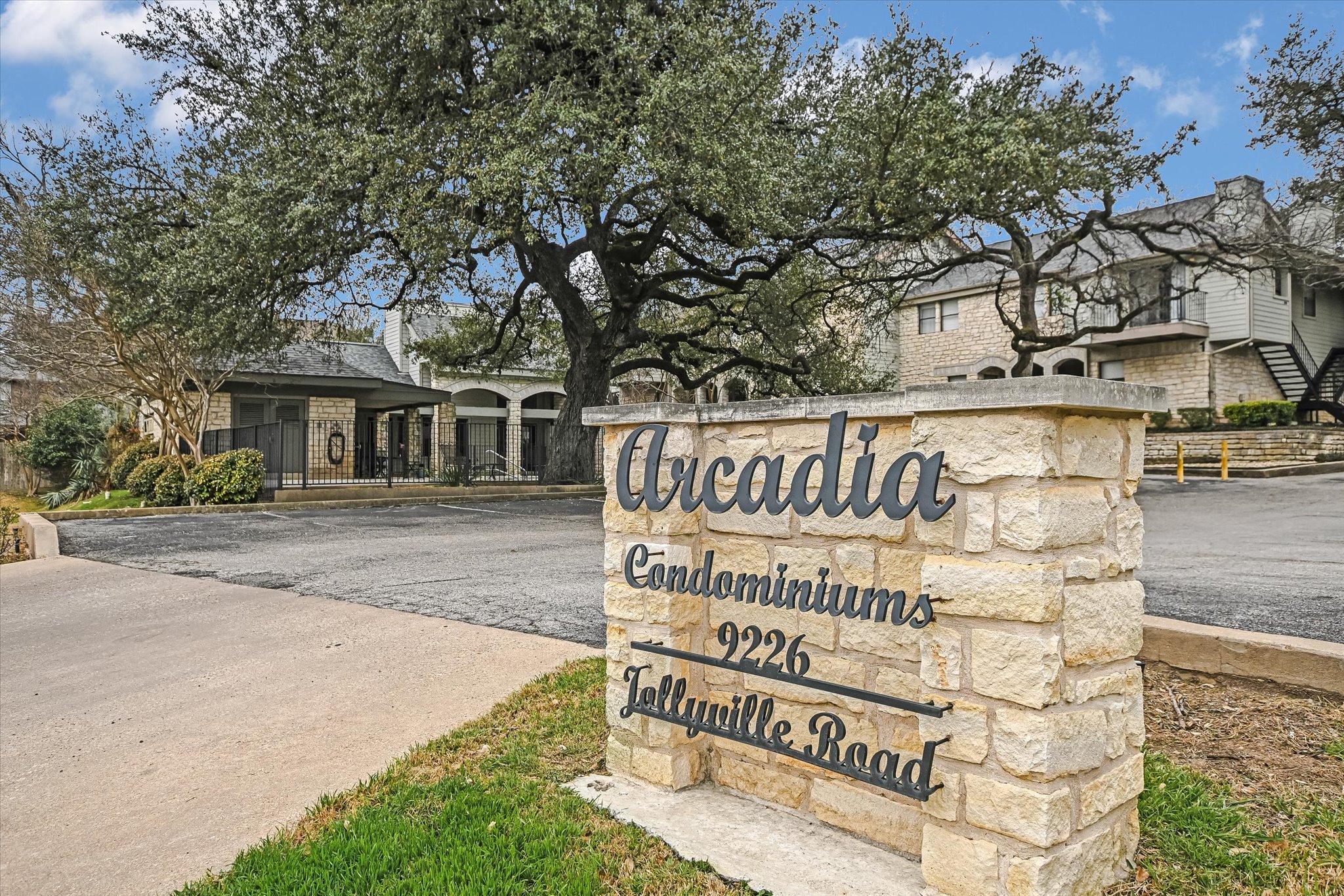 9226 Jollyville Road, Unit 122 Austin, TX 78759 - Photo 17 of 20 a sign on the side of a building