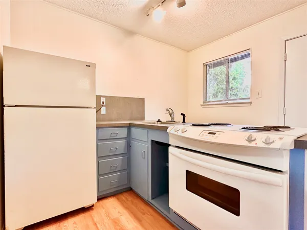 $1,050 | 2721 Hemphill Park, Unit B 10321A, Austin, TX 78705