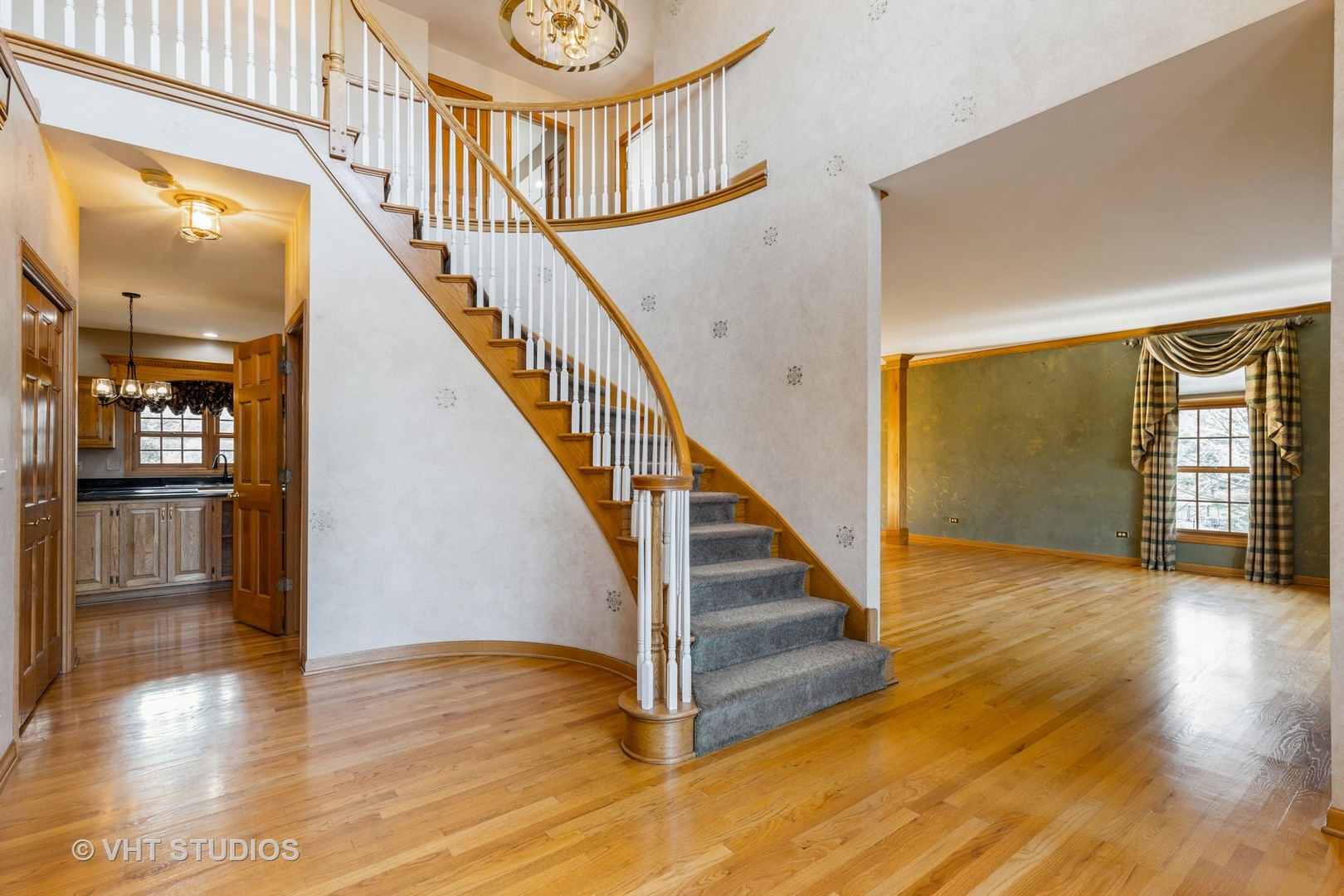 2811 Federal Court Crystal Lake, IL 60012 - Photo 2 of 20