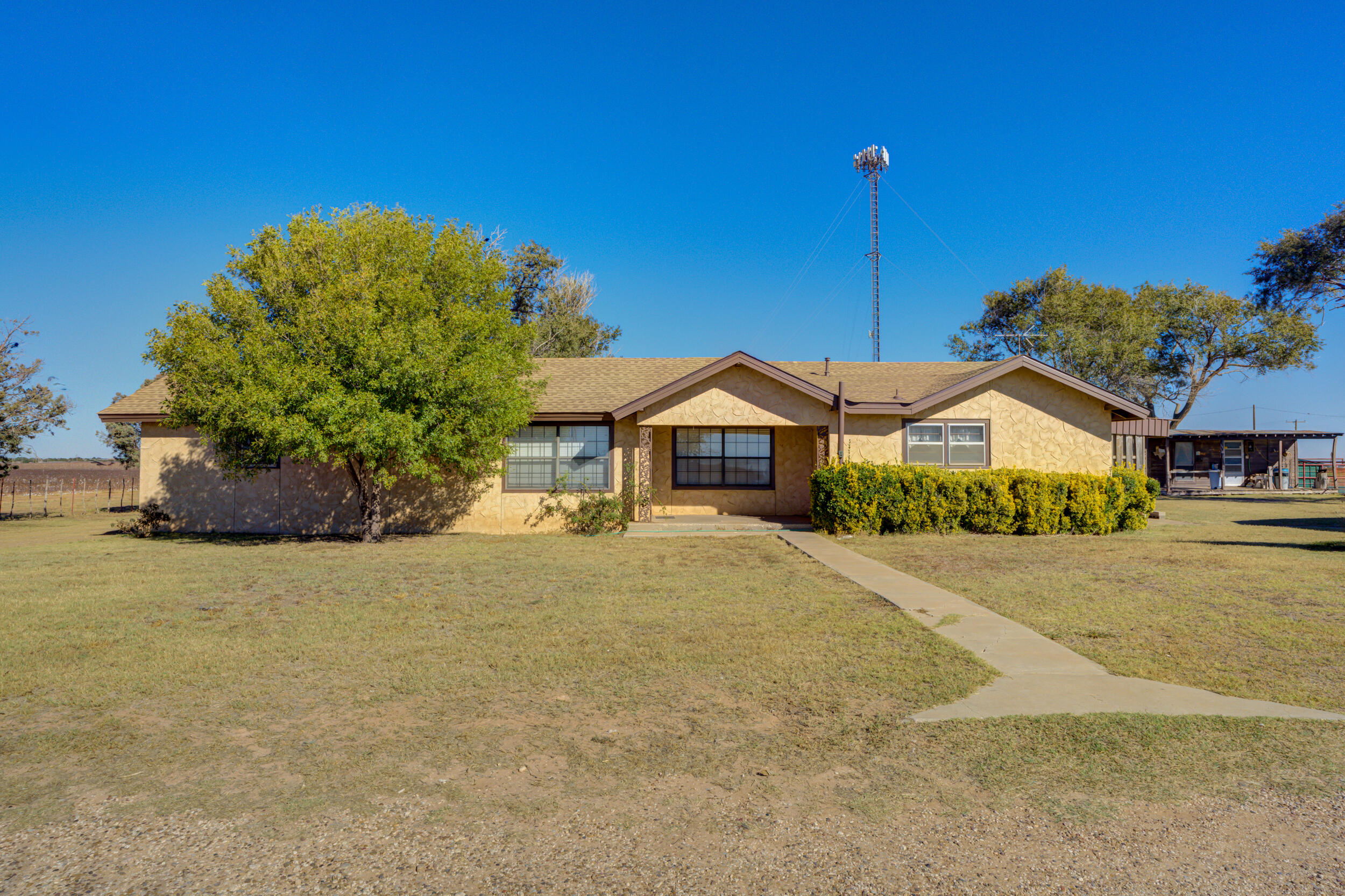 1651 Bear Road Levelland, TX 79336 - Photo 2 of 57 DSC01173_4_5_6_7