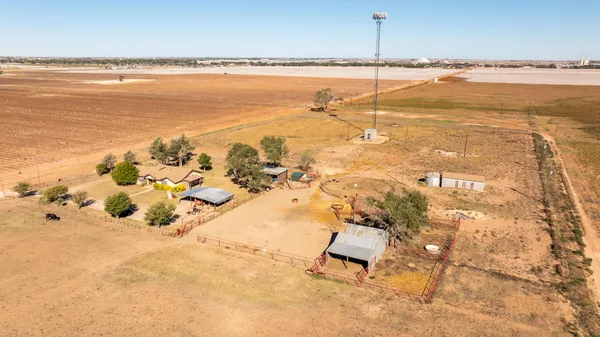$300,000 | 1651 Bear Road, Levelland, TX 79336