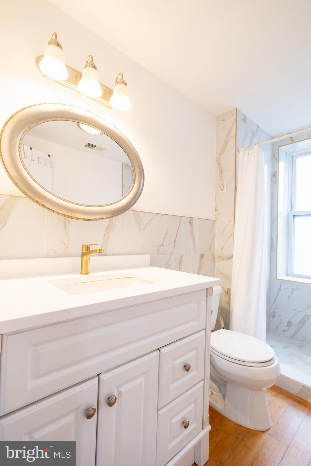 930 League Street Philadelphia, PA 19147 - Photo 12 of 29 a bathroom with a sink a toilet and a bathtub