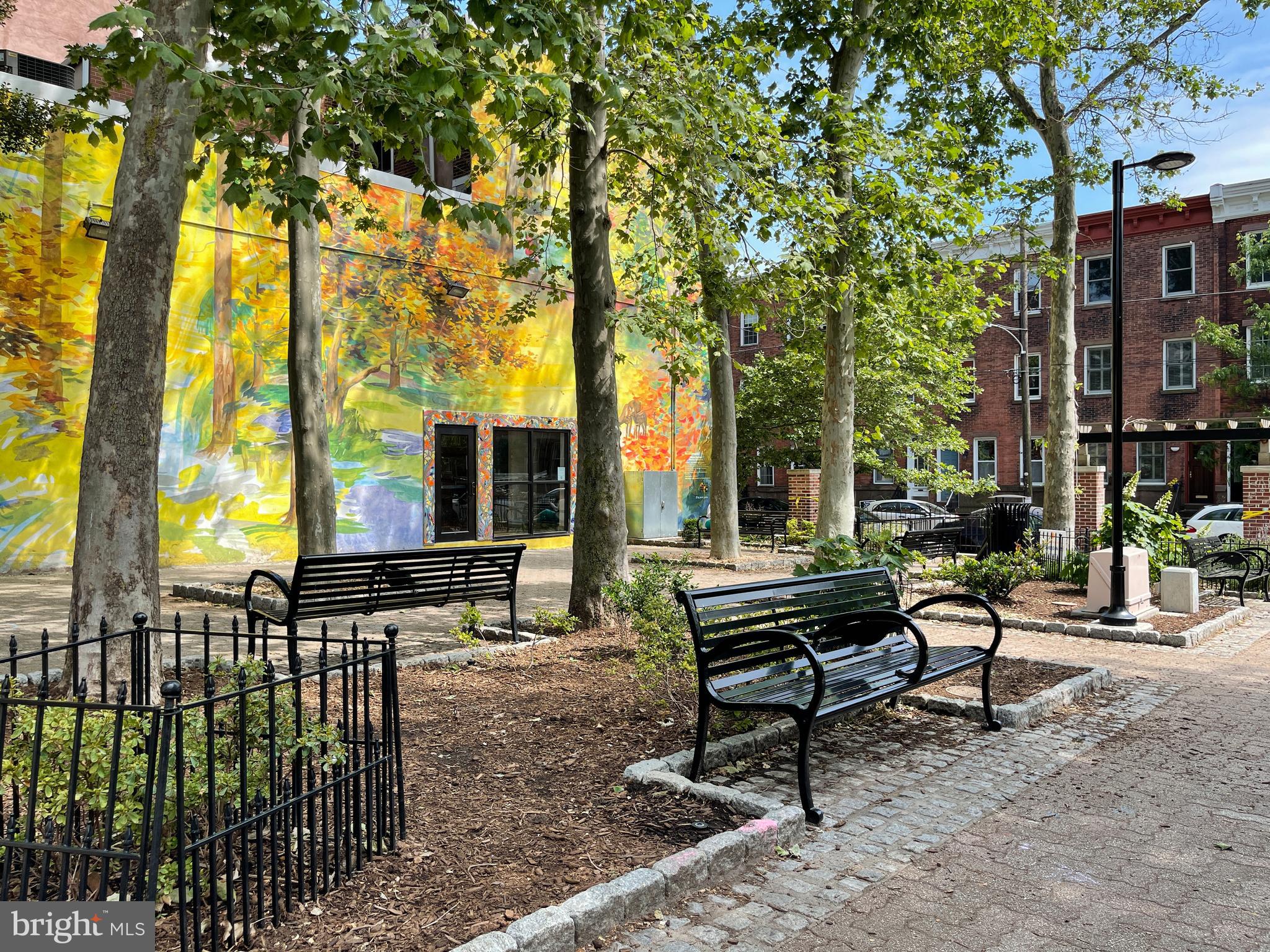 930 League Street Philadelphia, PA 19147 - Photo 22 of 29 a view of a building with sitting area