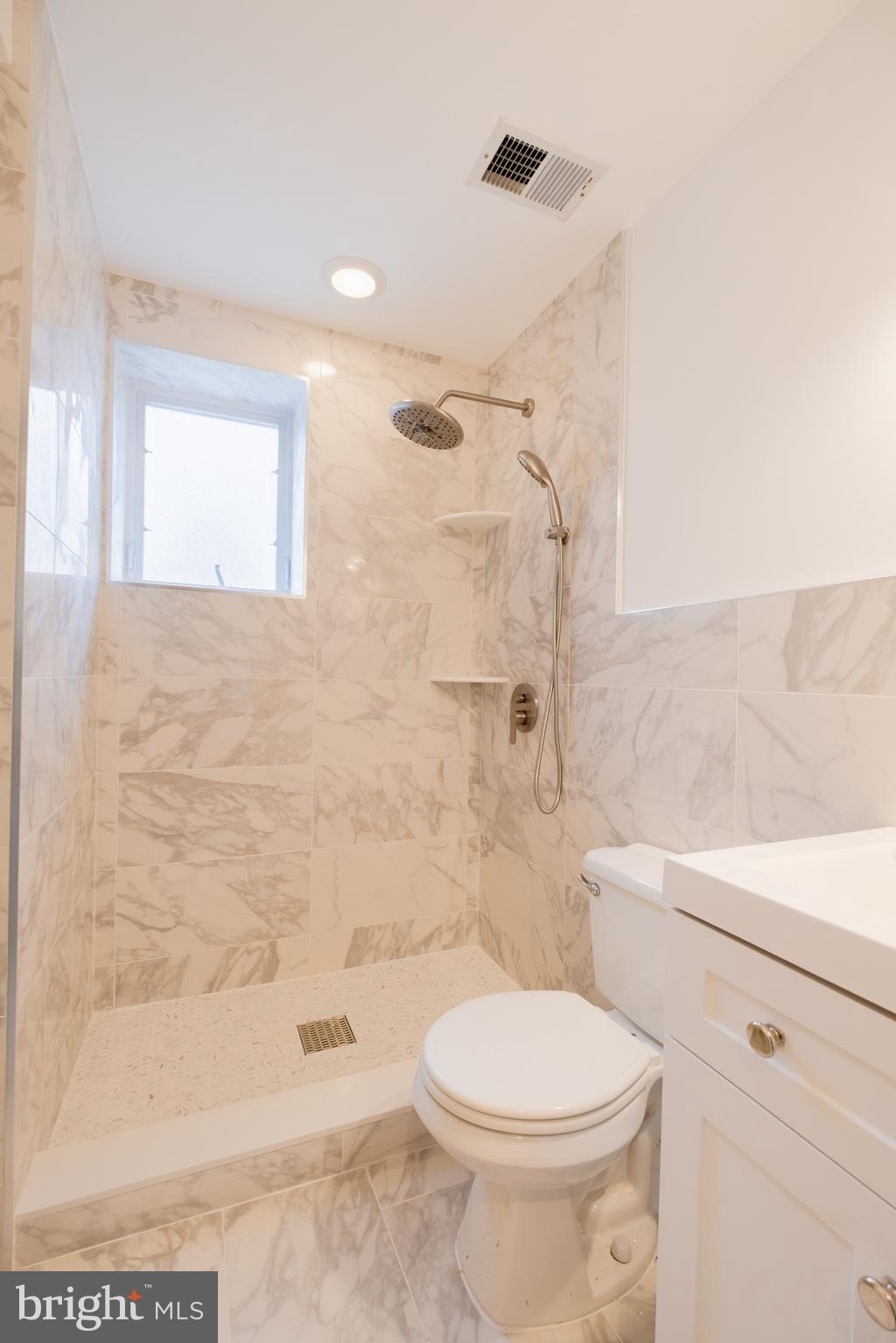 930 League Street Philadelphia, PA 19147 - Photo 8 of 29 a bathroom with a toilet and a shower