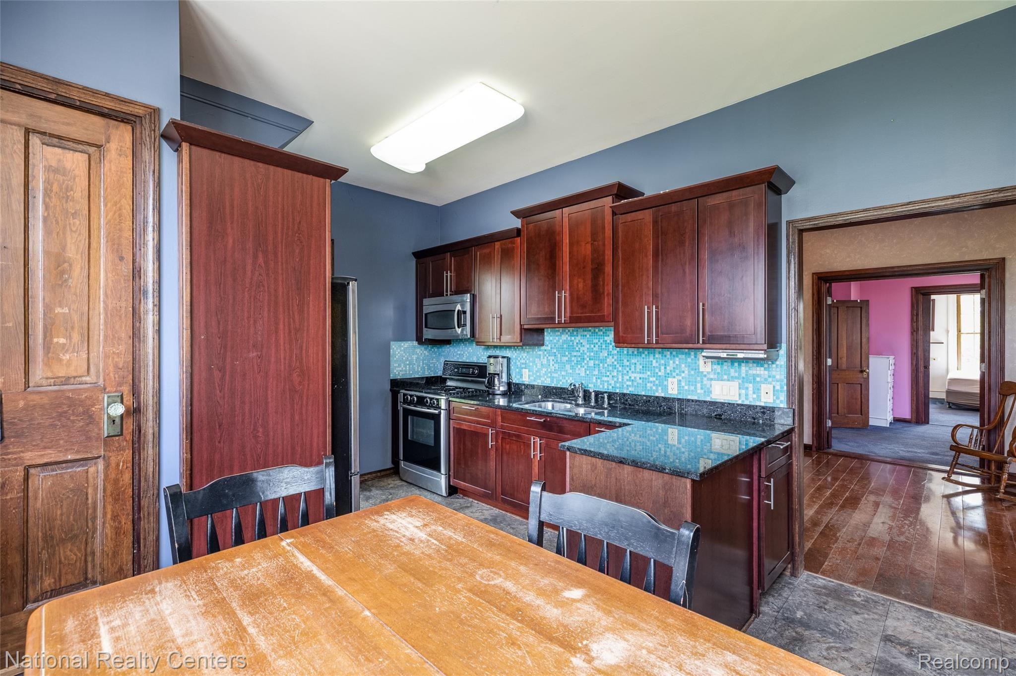 9155 Six Mile Road Northville, MI 48168 - Photo 19 of 40 19.Kitchen