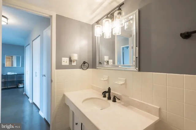 $1,700 | 1111 University Boulevard West, Unit 1411A, Silver Spring, MD 20902