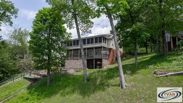 a view of a house with backyard