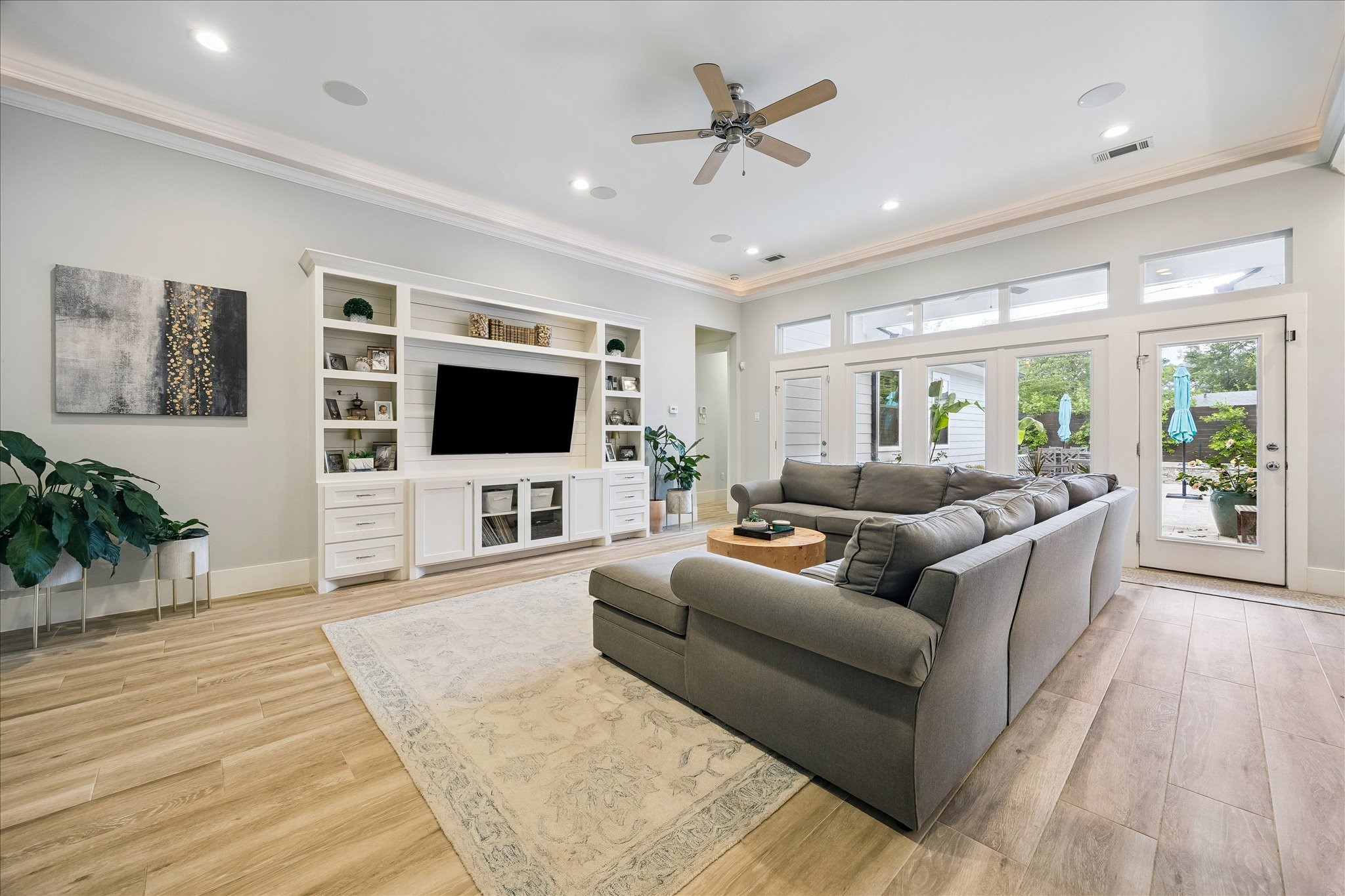 1519 Richelieu Lane Houston, TX 77018 - Photo 5 of 30 Living room overlooks the serene backyard