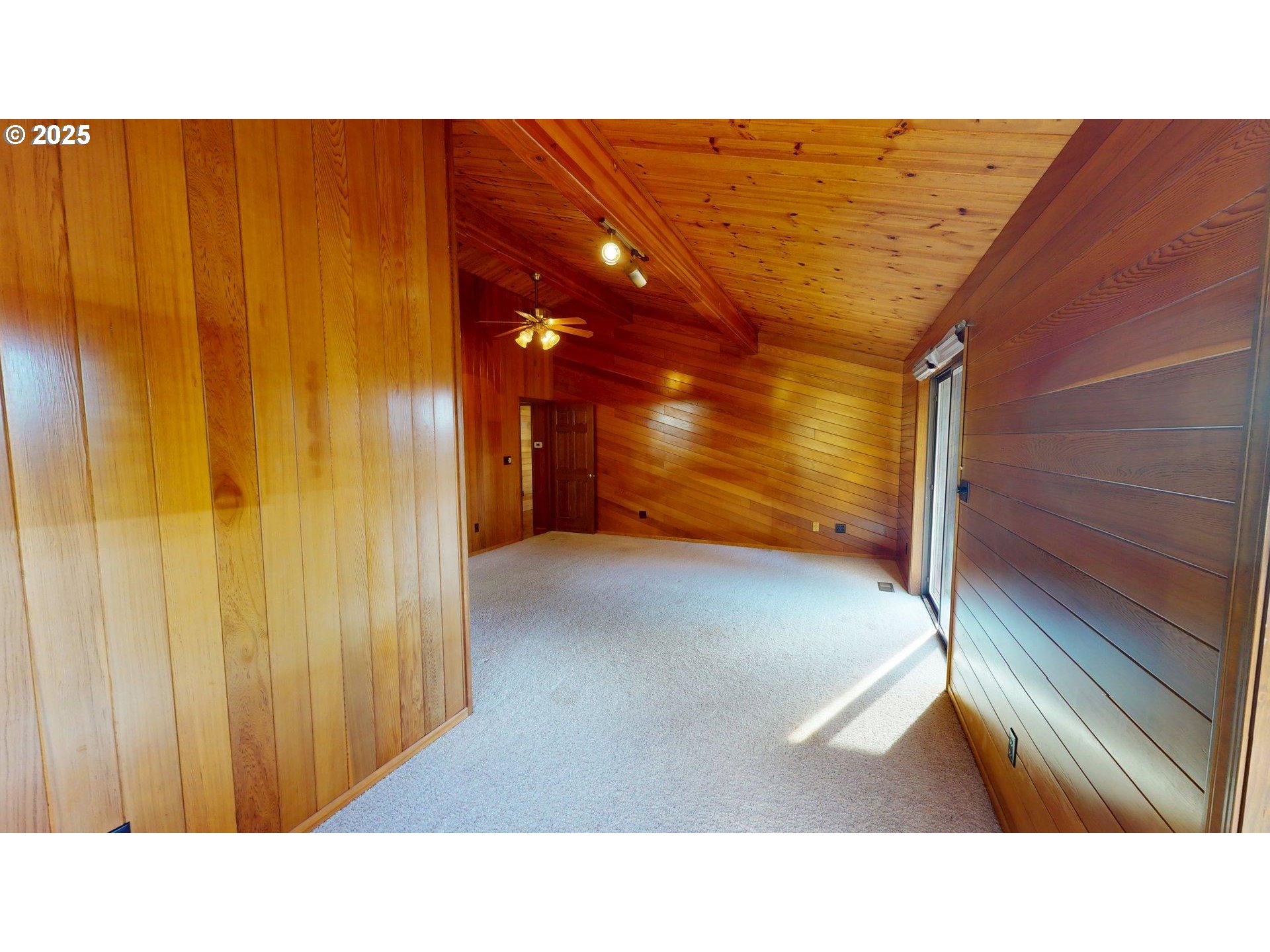 95107 Welsh Drive Gold Beach, OR 97444 - Photo 16 of 48 a black and white photo of a room