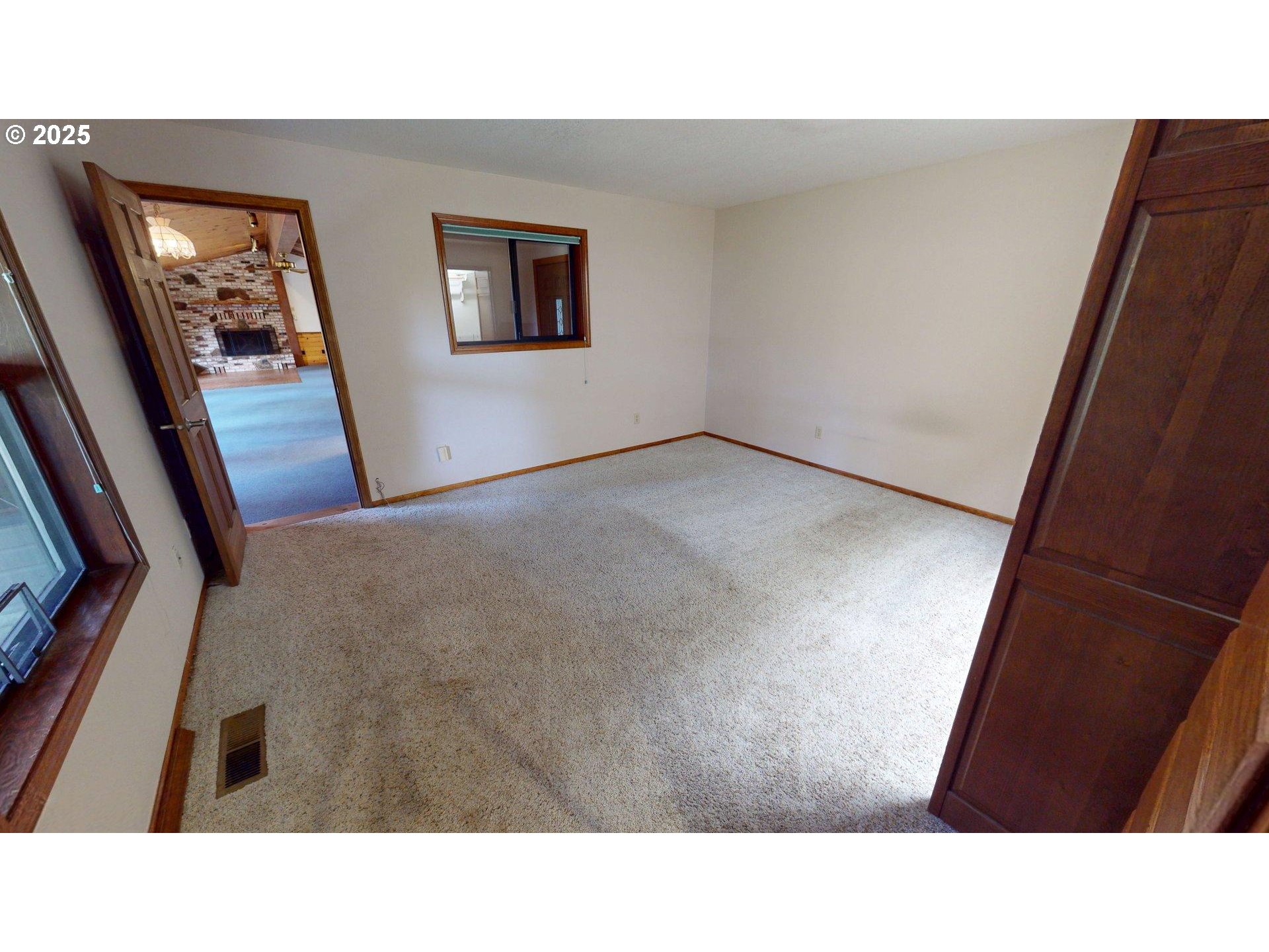 95107 Welsh Drive Gold Beach, OR 97444 - Photo 31 of 48 a black and white photo of a living room