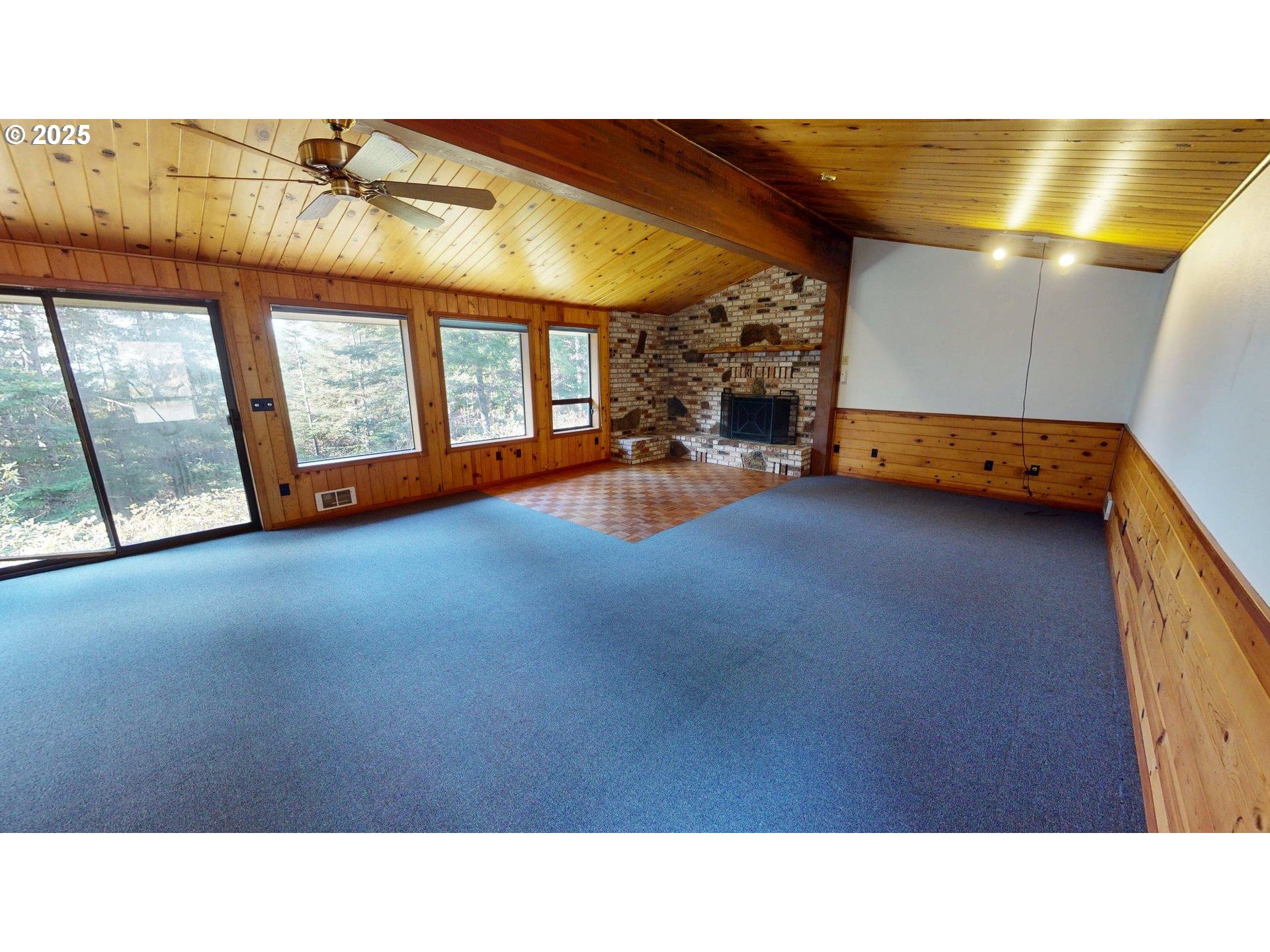 95107 Welsh Drive Gold Beach, OR 97444 - Photo 35 of 48 a room with furniture and window