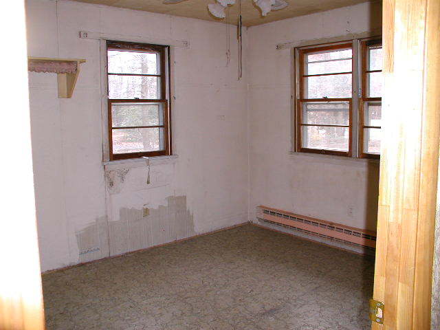 1905 Valley Road Effort, PA 18330 - Photo 7 of 8 Bedroom 1