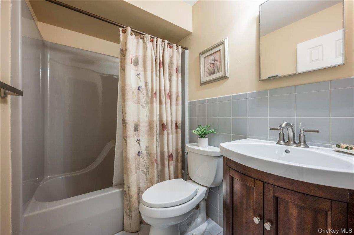 33 Meadowfarm Road East Islip, NY 11730 - Photo 17 of 41 Inside the nanny's quarters