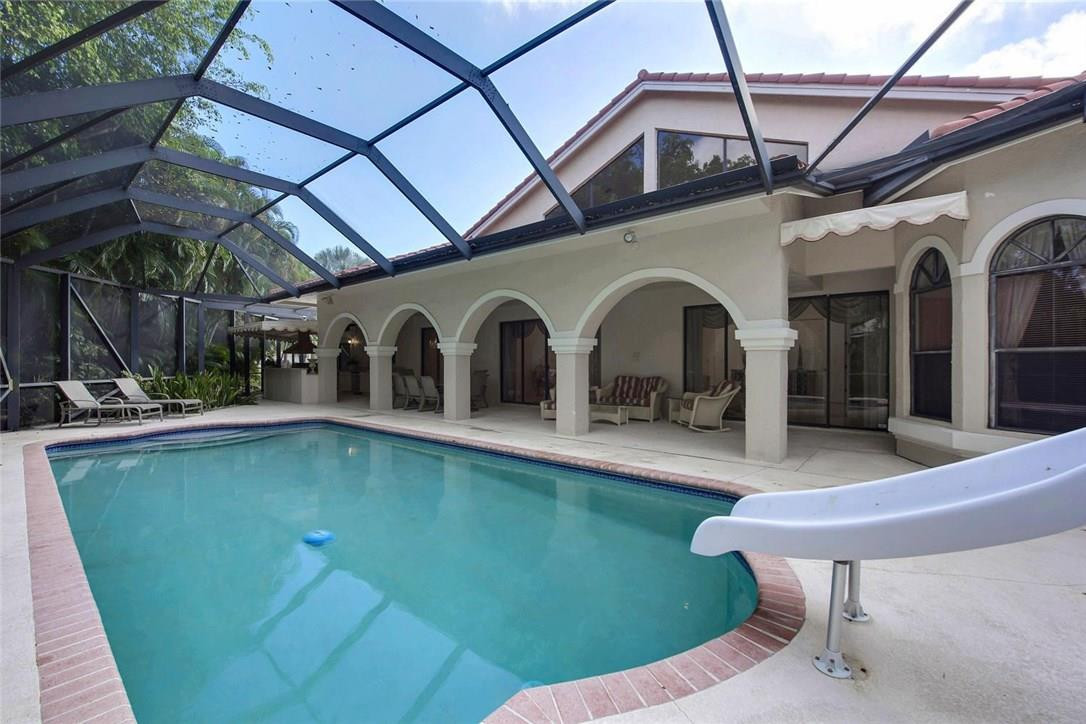 821 Northeast 77th Street Boca Raton, FL 33487 - Photo 4 of 31 a view of a chairs and table in the patio