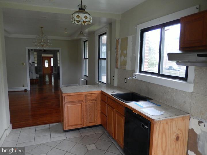 6910 Rising Sun Avenue Philadelphia, PA 19111 - Photo 10 of 19 Gallery Image 10