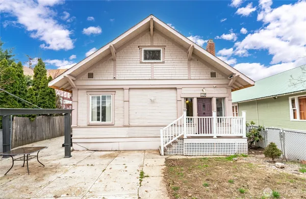 $449,900 | 110 North Delaware Avenue, Unit A/B, Wenatchee, WA 98801