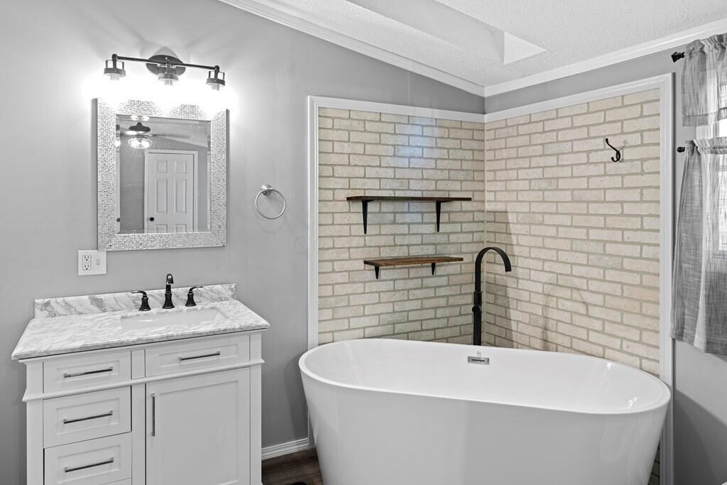 281 Pattonsville Road Jackson, OH 45640 - Photo 12 of 33 281 Pattonsville Main bedroom bath