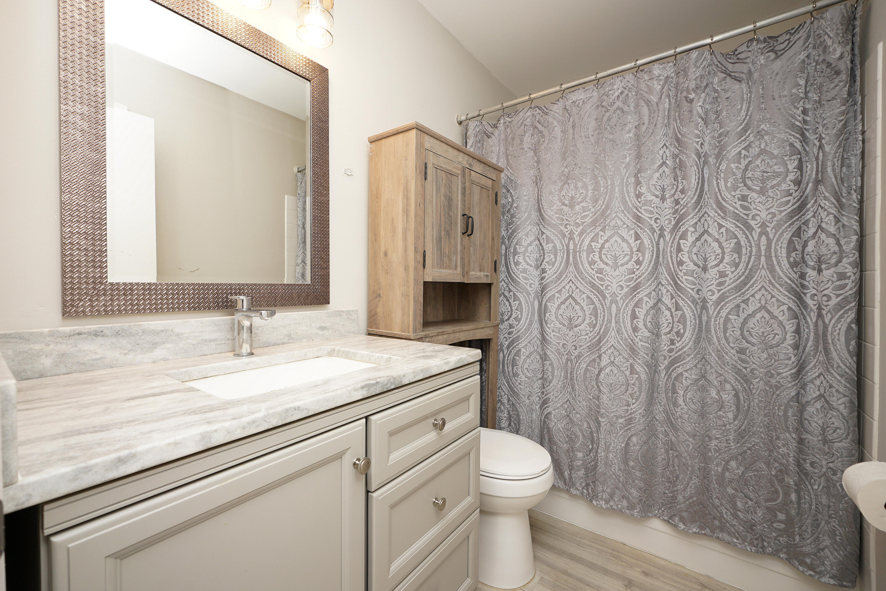 210 Pelham Road, Unit 212A Fort Walton Beach, FL 32547 - Photo 20 of 34 Primary bath