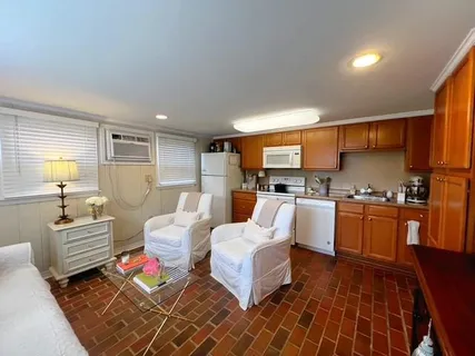 $1,300 | 209 1/2 Iona Street, Metairie, LA 70005