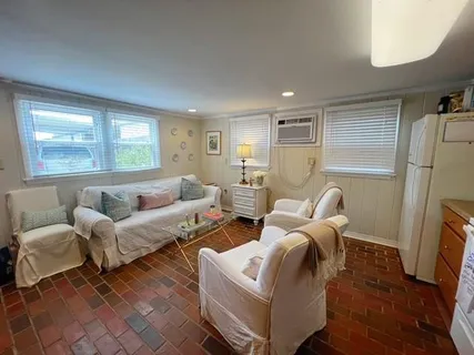 $1,300 | 209 1/2 Iona Street, Metairie, LA 70005