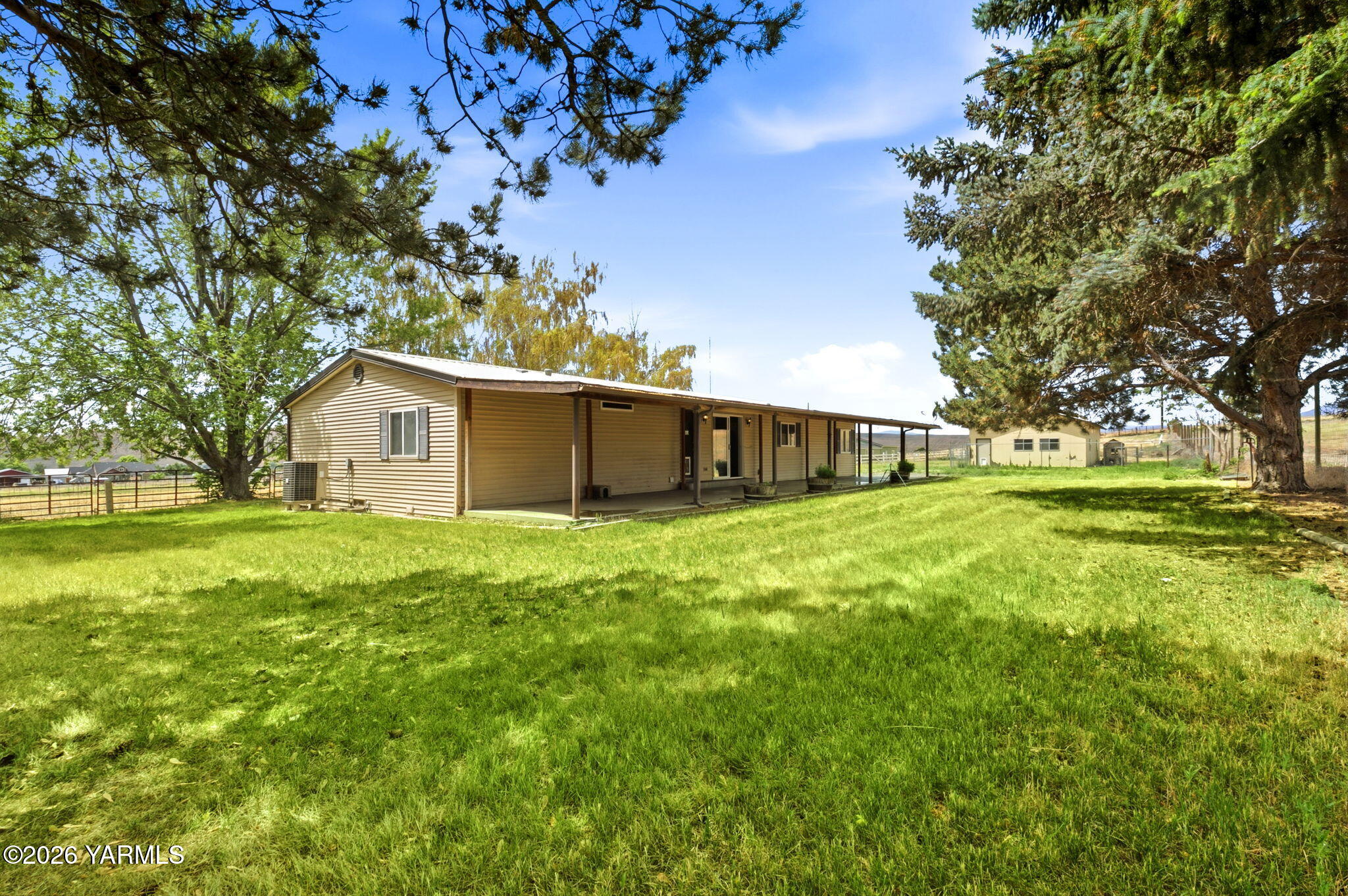 171 Gopher Road Selah, WA 98942 - Photo 19 of 24 a view of a house with backyard and tree