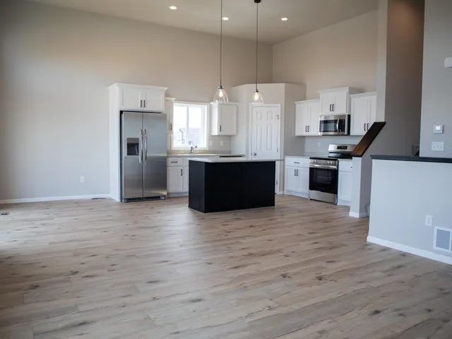 $388,248 | 212 Lionheart Drive, Horace, ND 58047