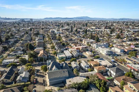 $1,299,000 | 6320 Shattuck Avenue, Oakland, CA 94609