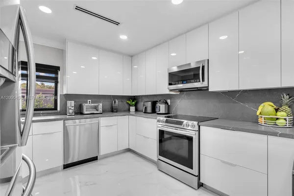 $829,999 | 7875 Northwest 174th Terrace, Hialeah, FL 33015
