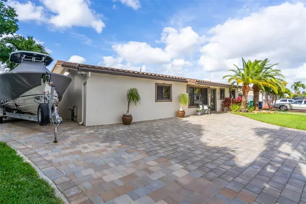 $829,999 | 7875 Northwest 174th Terrace, Hialeah, FL 33015