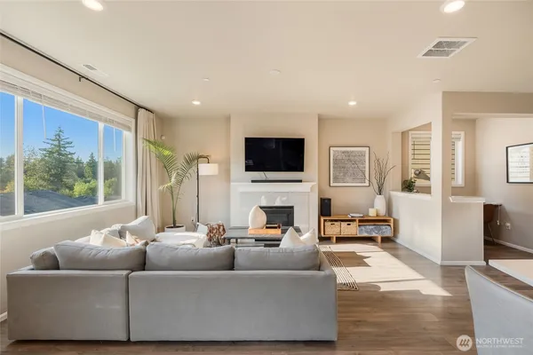 $999,950 | 28931 239th Avenue Southeast, Maple Valley, WA 98010