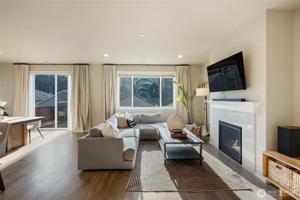 $999,950 | 28931 239th Avenue Southeast, Maple Valley, WA 98010