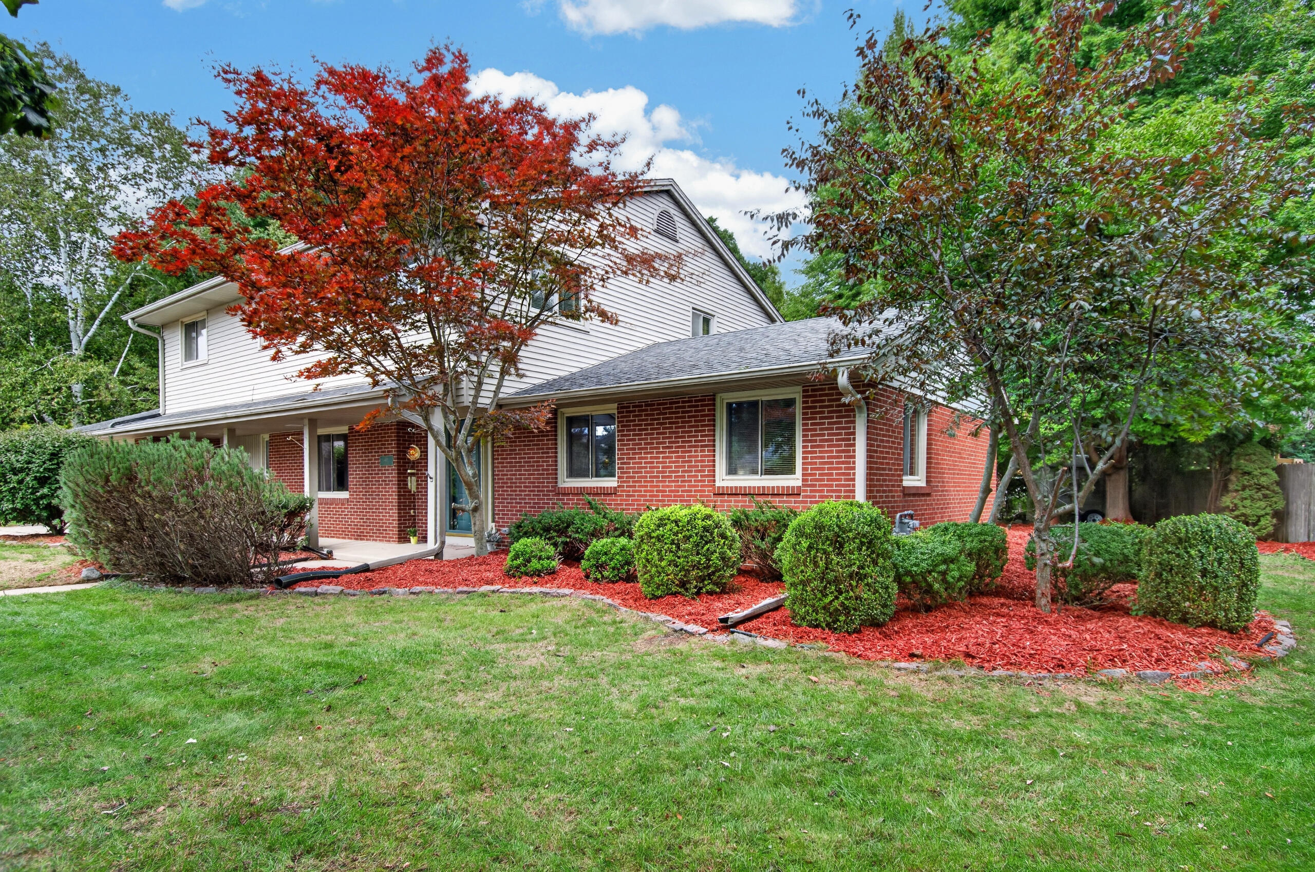 418 Jonathon Drive Racine, WI 53402 - Photo 3 of 40 DSC_4501
