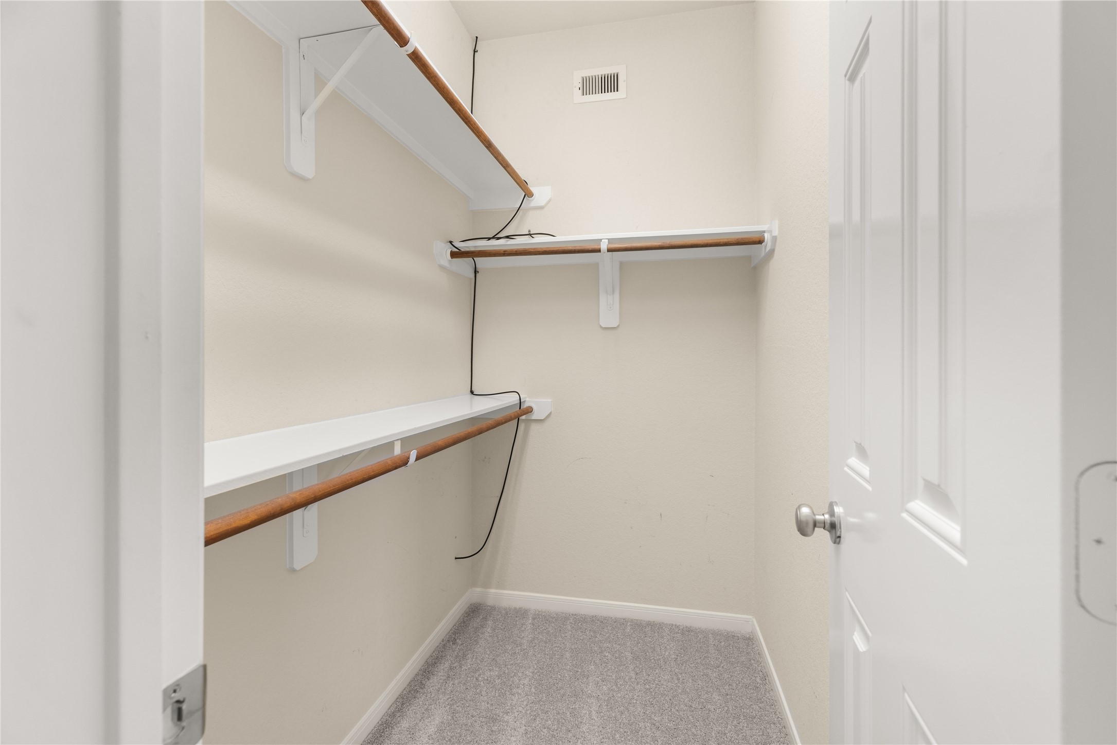 3334 Clearview Villa Way Houston, TX 77025 - Photo 21 of 35 Primary suite has a large walk in closet.