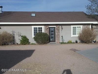 2160 West Storm Road Paulden, AZ 86334 - Photo 2 of 18 front view of a house