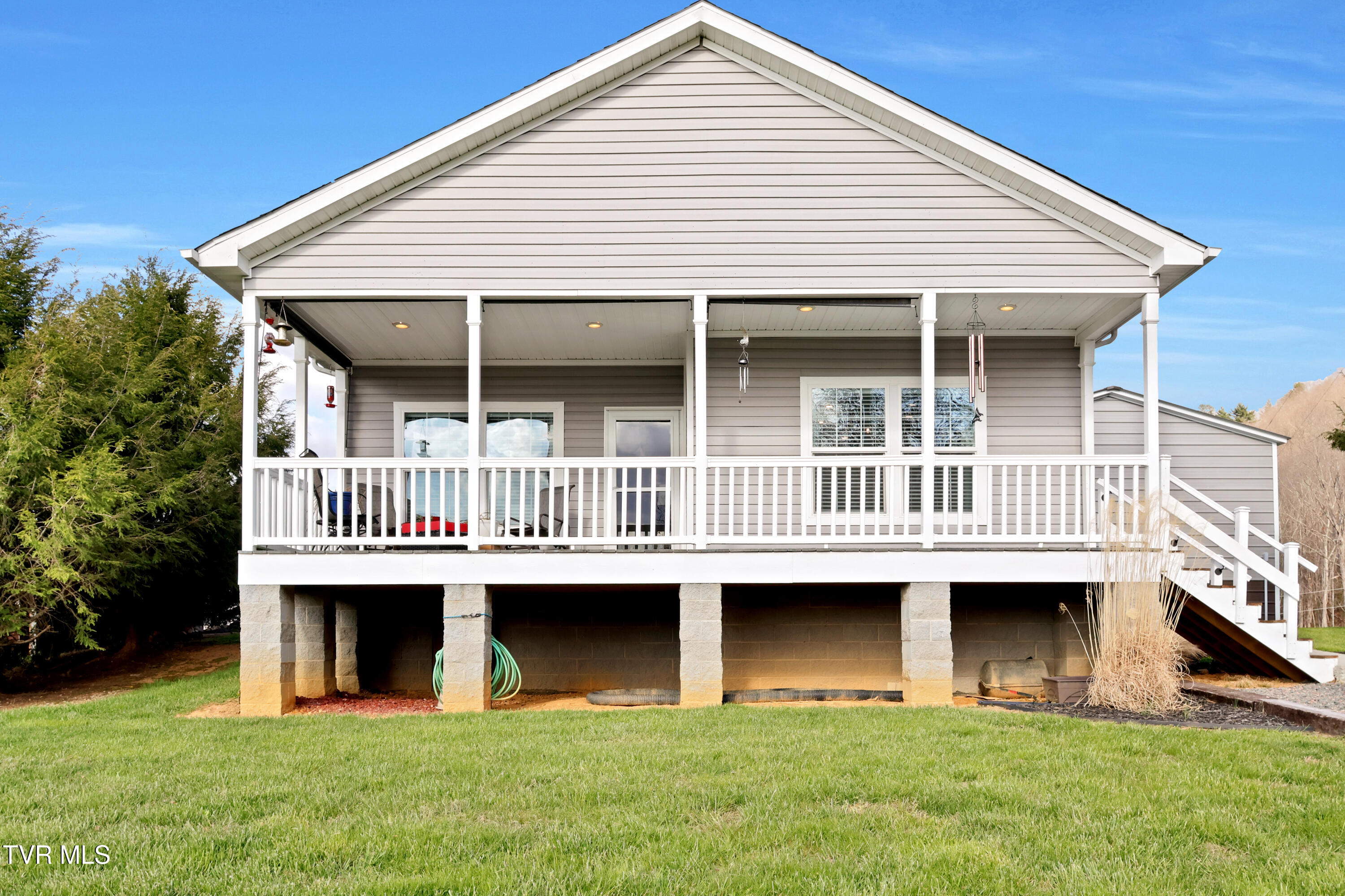 1120 Myrtle Drive Butler, TN 37640 - Photo 2 of 44 IMG_3773