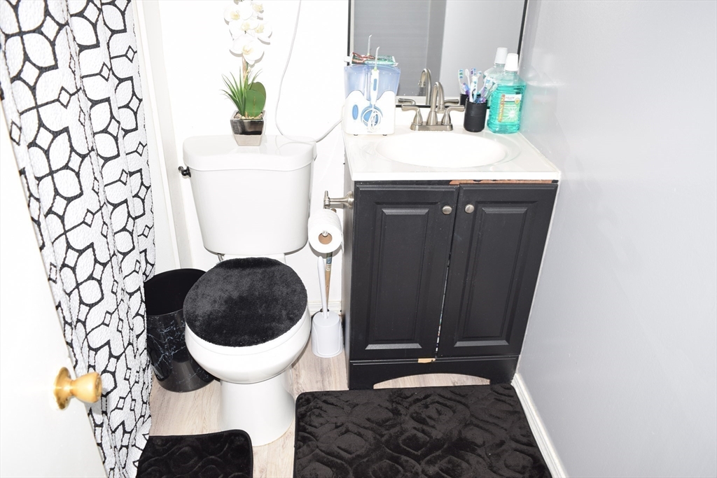 5 Vernon Street Holyoke, MA 01040 - Photo 11 of 33